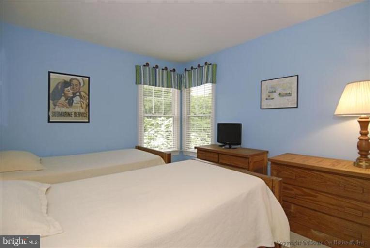 2700 Courthouse Oaks Road Vienna, VA 22181 - Photo 15 of 30 Bedroom #3