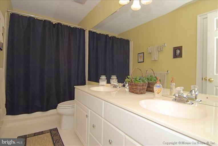 2700 Courthouse Oaks Road Vienna, VA 22181 - Photo 17 of 30 Bath #1