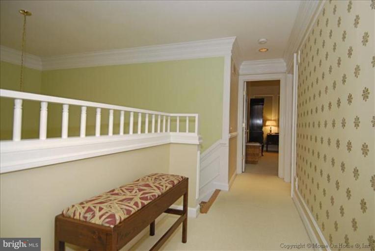 2700 Courthouse Oaks Road Vienna, VA 22181 - Photo 18 of 30 Hallway