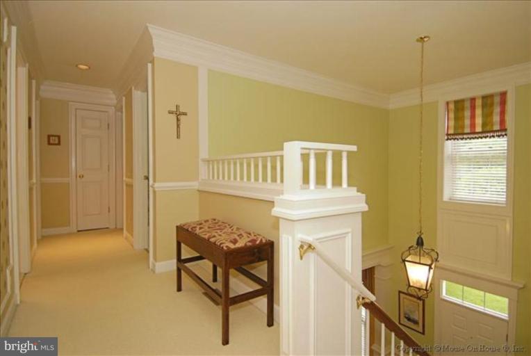2700 Courthouse Oaks Road Vienna, VA 22181 - Photo 19 of 30 Upper Level Hall