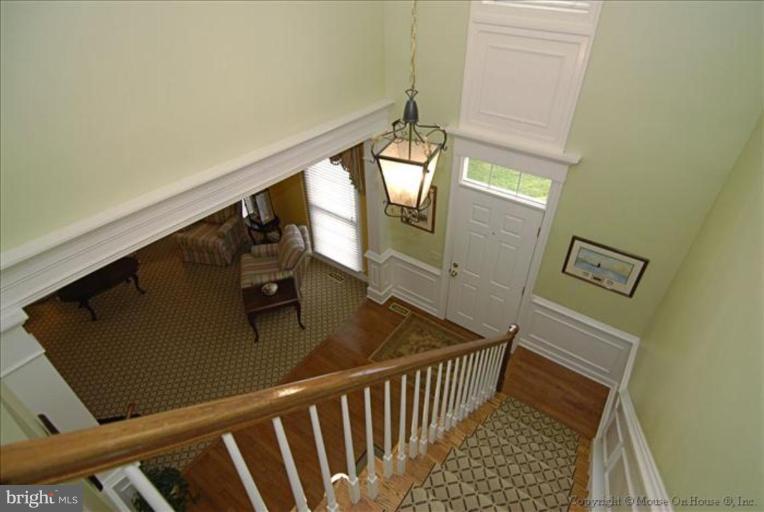 2700 Courthouse Oaks Road Vienna, VA 22181 - Photo 20 of 30 Staircase