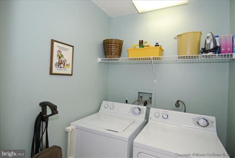 2700 Courthouse Oaks Road Vienna, VA 22181 - Photo 21 of 30 Upper Level Laundry