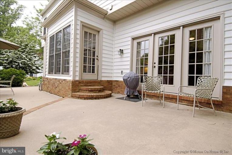 2700 Courthouse Oaks Road Vienna, VA 22181 - Photo 23 of 30 Patio 2