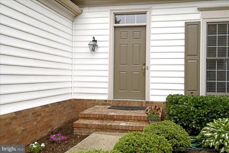 2700 Courthouse Oaks Road Vienna, VA 22181 - Photo 29 of 30 Exterior #4