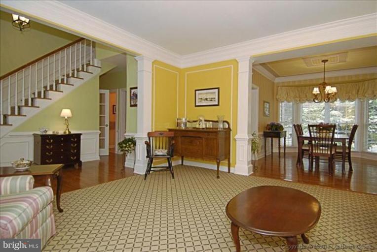 2700 Courthouse Oaks Road Vienna, VA 22181 - Photo 5 of 30 Living Room #2