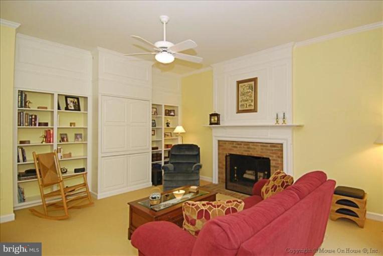 2700 Courthouse Oaks Road Vienna, VA 22181 - Photo 10 of 30 Family Room #3
