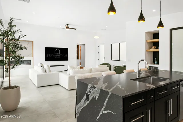 $12,950 | 4002 North 33rd Place, Phoenix, AZ 85018