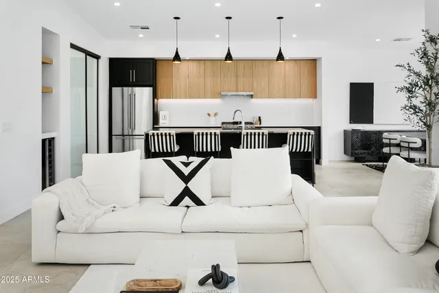 $12,950 | 4002 North 33rd Place, Phoenix, AZ 85018