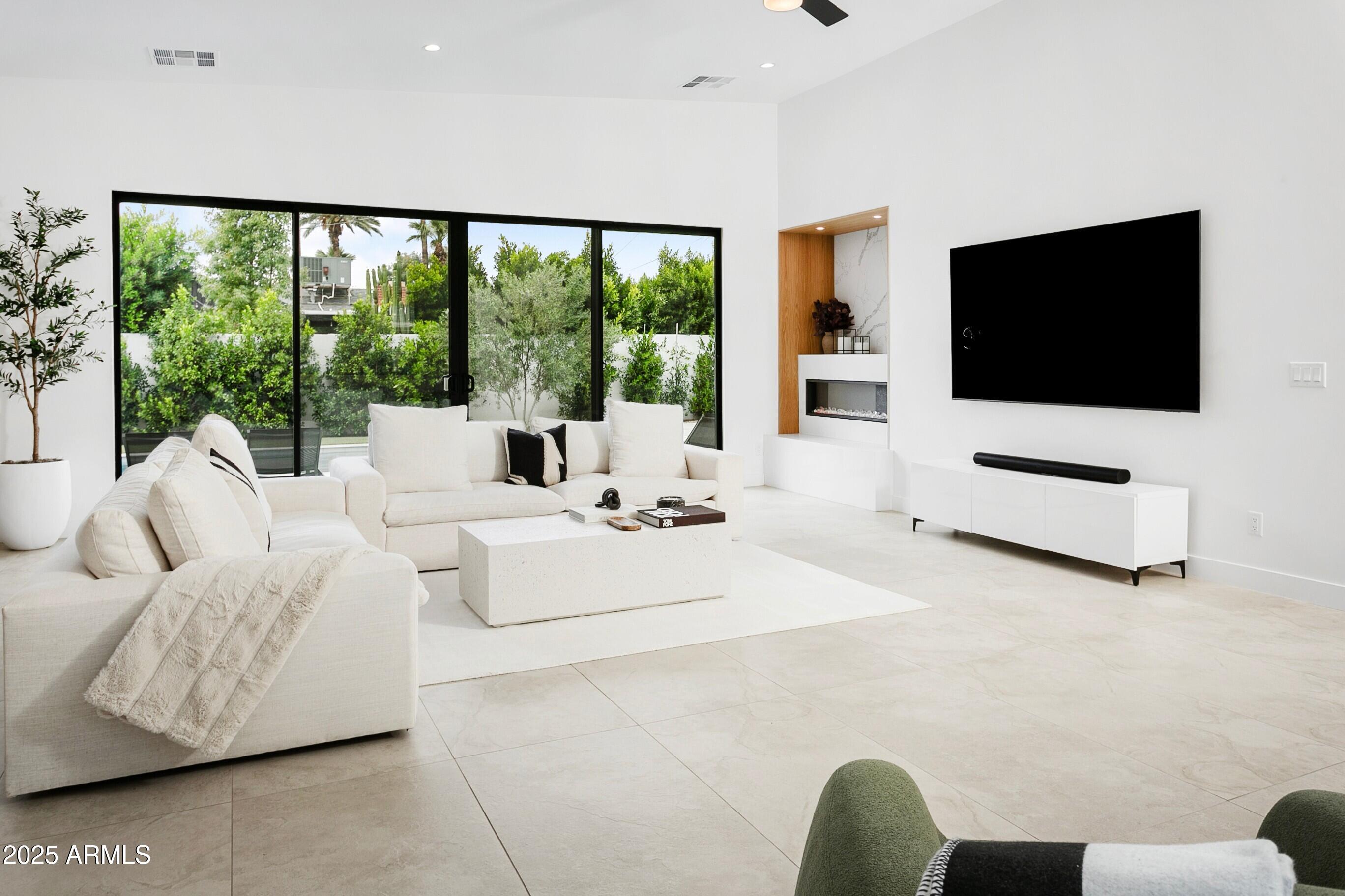 4002 North 33rd Place Phoenix, AZ 85018 - Photo 19 of 74 a59e8102-03b5-4bdd-8922-ad24883a38c5