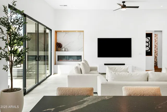 $12,950 | 4002 North 33rd Place, Phoenix, AZ 85018