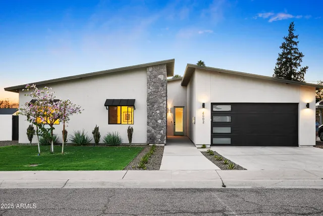 $12,950 | 4002 North 33rd Place, Phoenix, AZ 85018