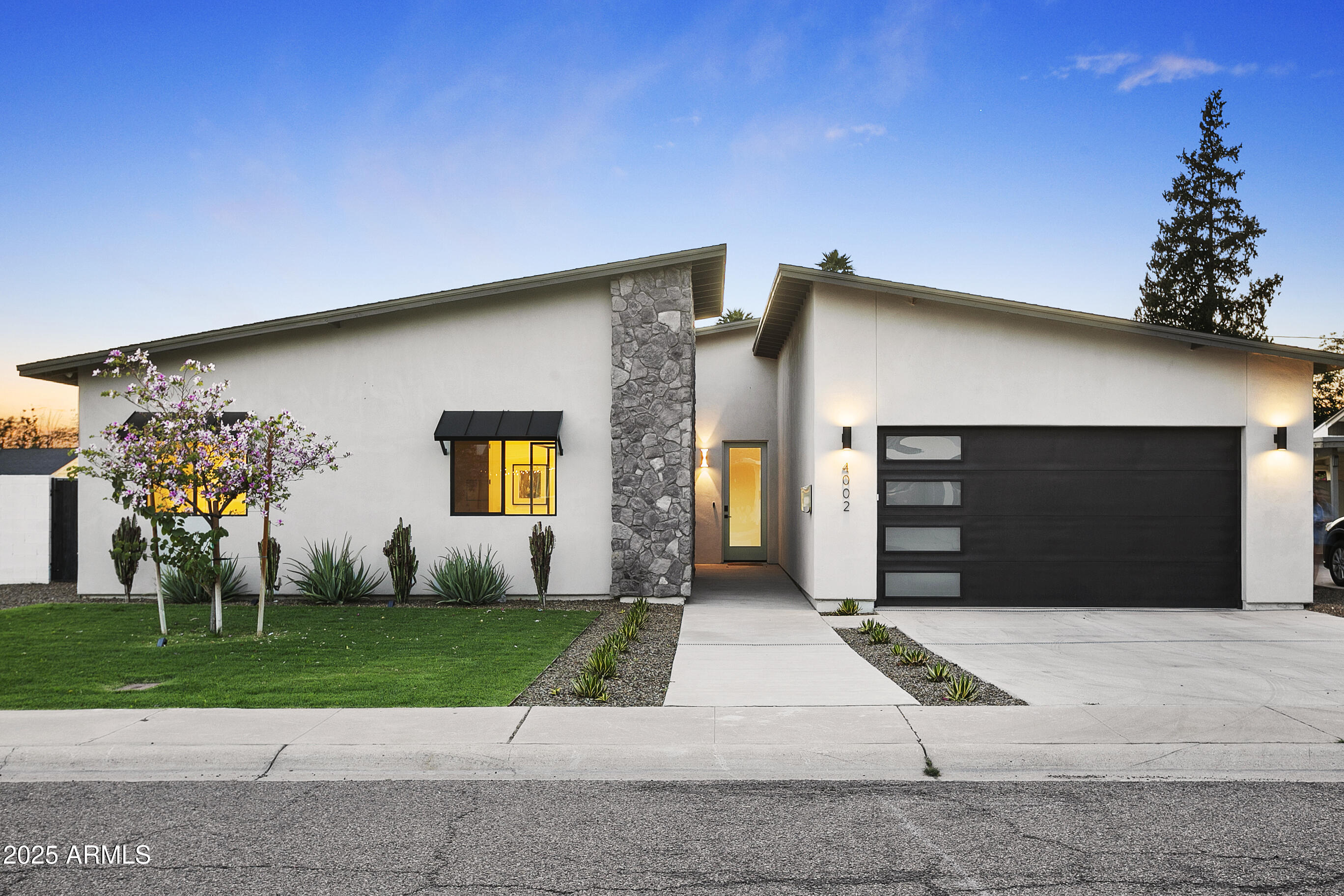 4002 North 33rd Place Phoenix, AZ 85018 - Photo 4 of 74 4002N33rdPl010