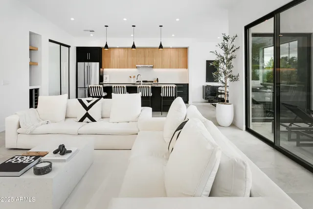 $12,950 | 4002 North 33rd Place, Phoenix, AZ 85018