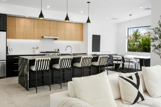 $12,950 | 4002 North 33rd Place, Phoenix, AZ 85018