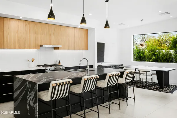 $12,950 | 4002 North 33rd Place, Phoenix, AZ 85018