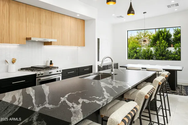 $12,950 | 4002 North 33rd Place, Phoenix, AZ 85018