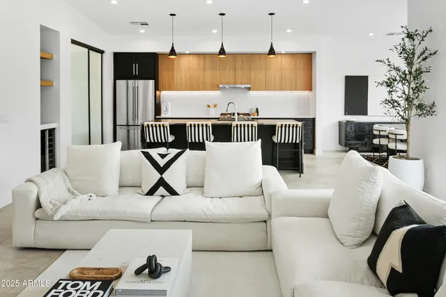 $12,950 | 4002 North 33rd Place, Phoenix, AZ 85018