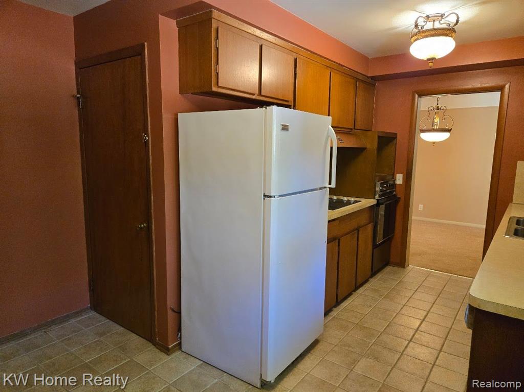 28401 Hawberry Road Farmington Hills, MI 48331 - Photo 13 of 34