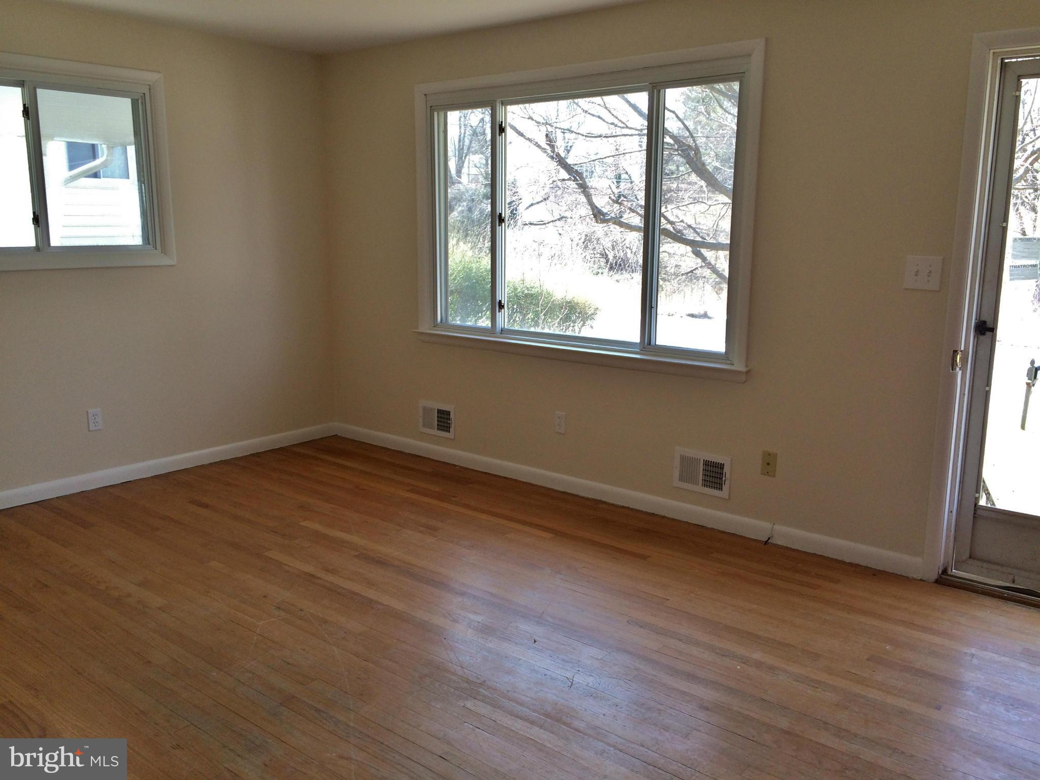 9719 Uxbridge Road Baltimore, MD 21234 - Photo 2 of 15 Living Room