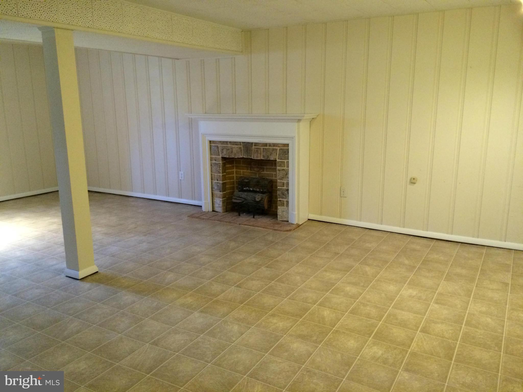 9719 Uxbridge Road Baltimore, MD 21234 - Photo 13 of 15 Family Room