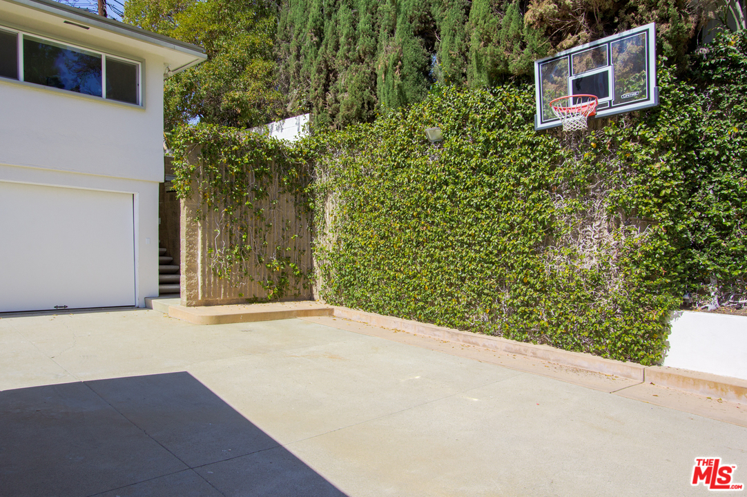 2267 Roscomare Road Los Angeles, CA 90077 - Photo 23 of 31 a view of a house with a yard