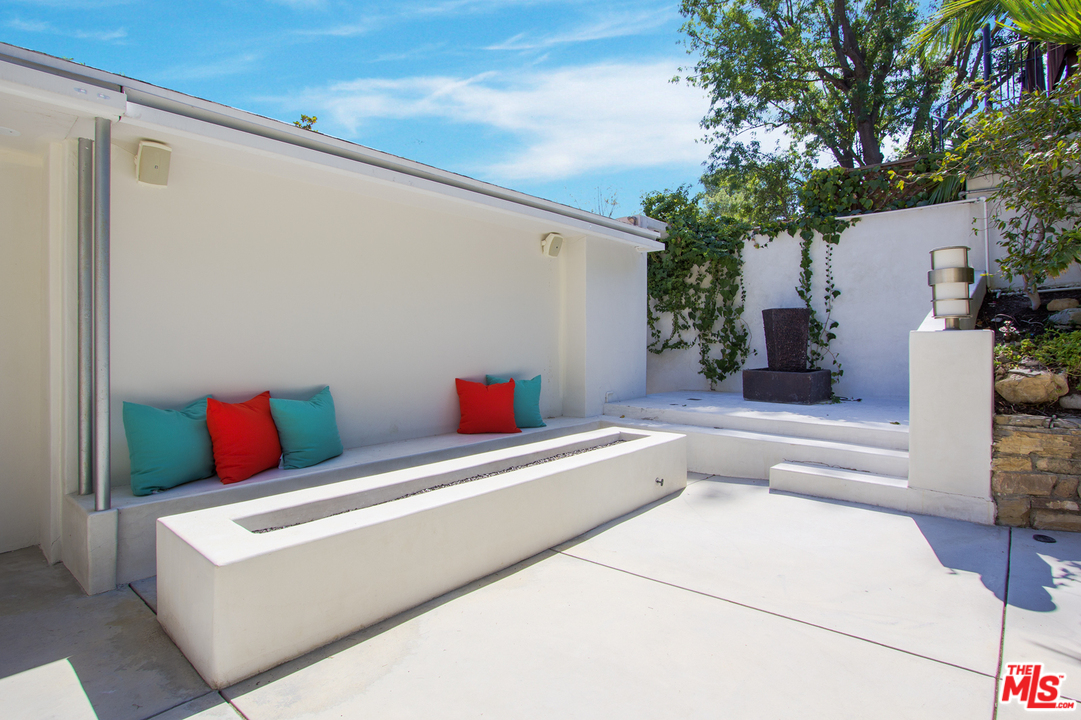 2267 Roscomare Road Los Angeles, CA 90077 - Photo 24 of 31