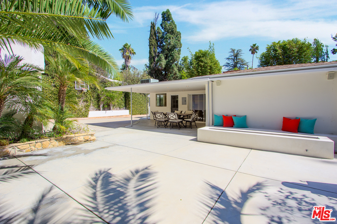 2267 Roscomare Road Los Angeles, CA 90077 - Photo 29 of 31