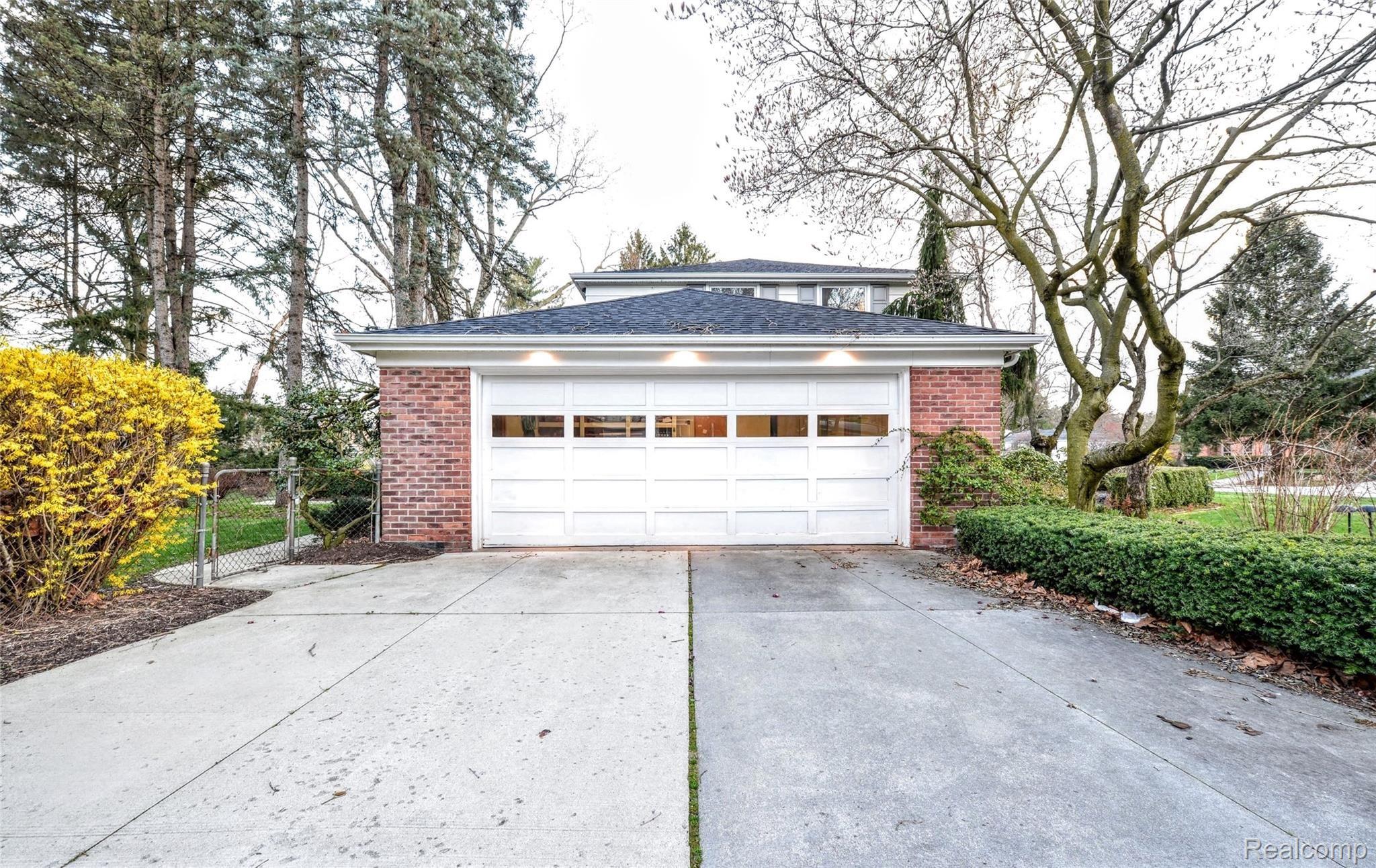 876 Covington Road Bloomfield Hills, MI 48301 - Photo 32 of 32 Side of House1.jpg