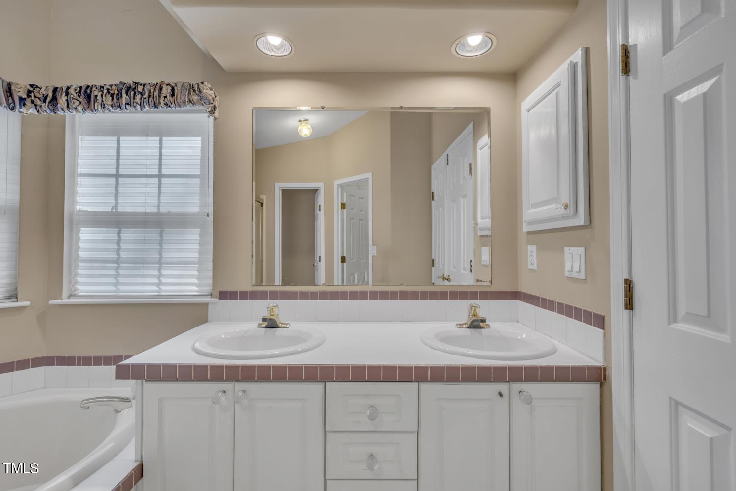 6301 Cayuse Lane Raleigh, NC 27603 - Photo 20 of 30 Double vanities in master.
