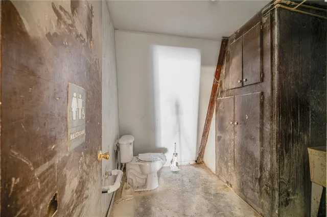 $450,000 | 1292 Southwest 125th Road, Holden, MO 64040