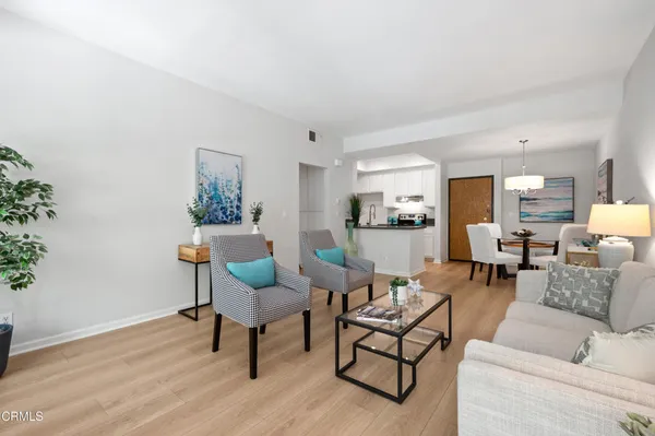 $499,000 | 4200 VÃa Arbolada, Unit 207, Los Angeles, CA 90042