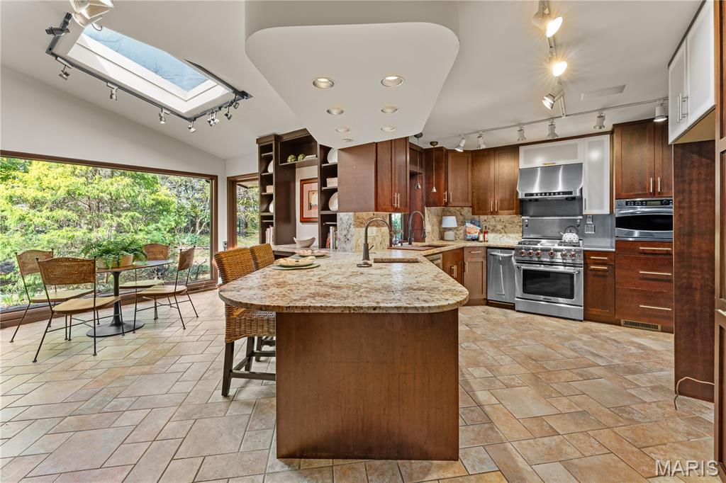 233 Warson Road Ladue, MO 63124 - Photo 11 of 39