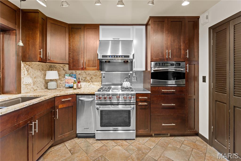 233 Warson Road Ladue, MO 63124 - Photo 12 of 39