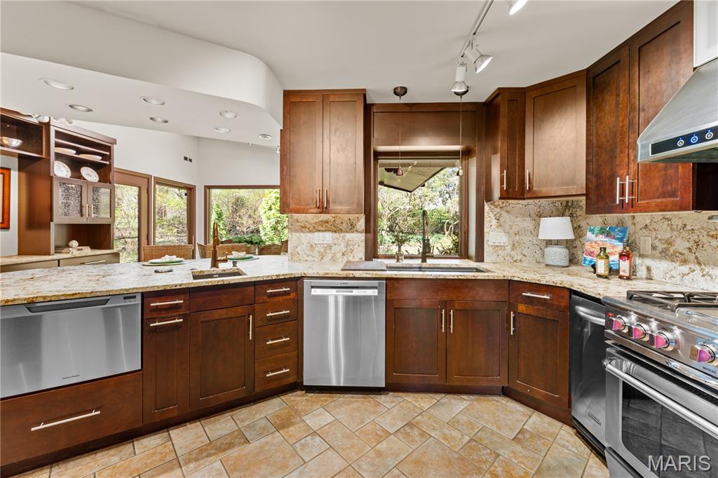 233 Warson Road Ladue, MO 63124 - Photo 13 of 39