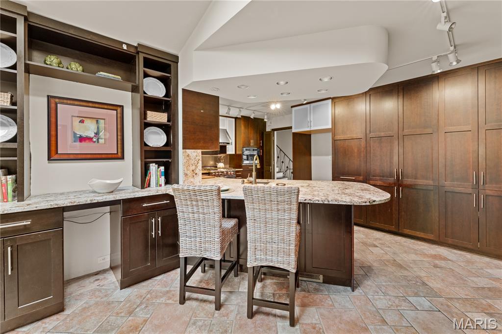 233 Warson Road Ladue, MO 63124 - Photo 15 of 39