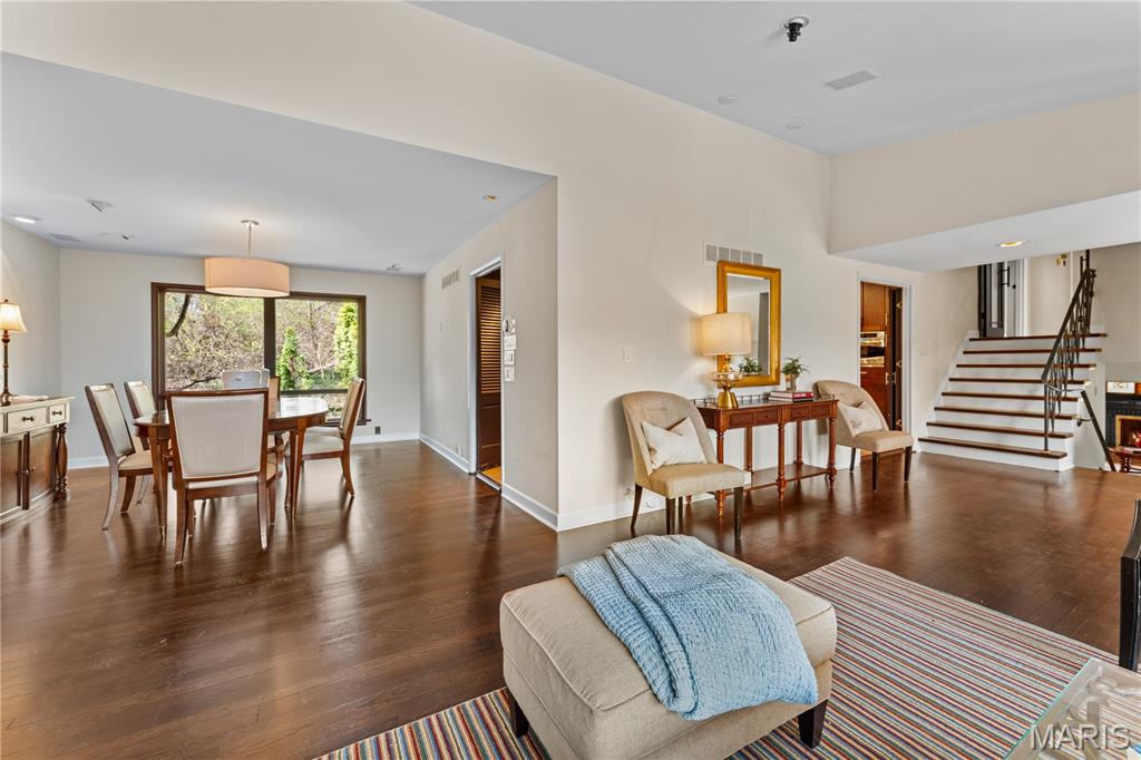 233 Warson Road Ladue, MO 63124 - Photo 8 of 39