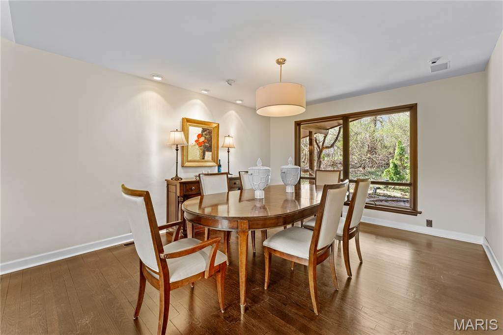 233 Warson Road Ladue, MO 63124 - Photo 9 of 39