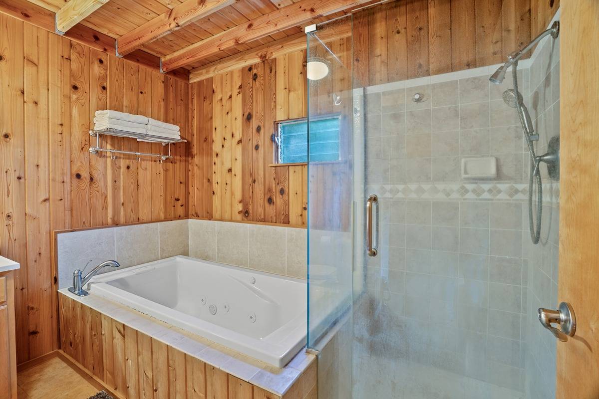 4875 A Hauaala Road, Unit 2 Kapaa, HI 96746 - Photo 13 of 30 a bathroom with a tub and shower