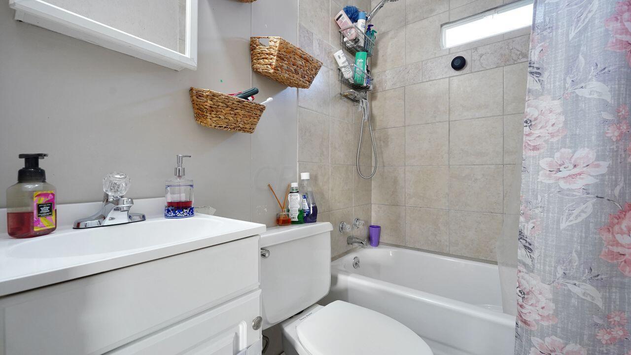 2102 North Hadley Road Springfield, OH 45505 - Photo 11 of 25 bathroom