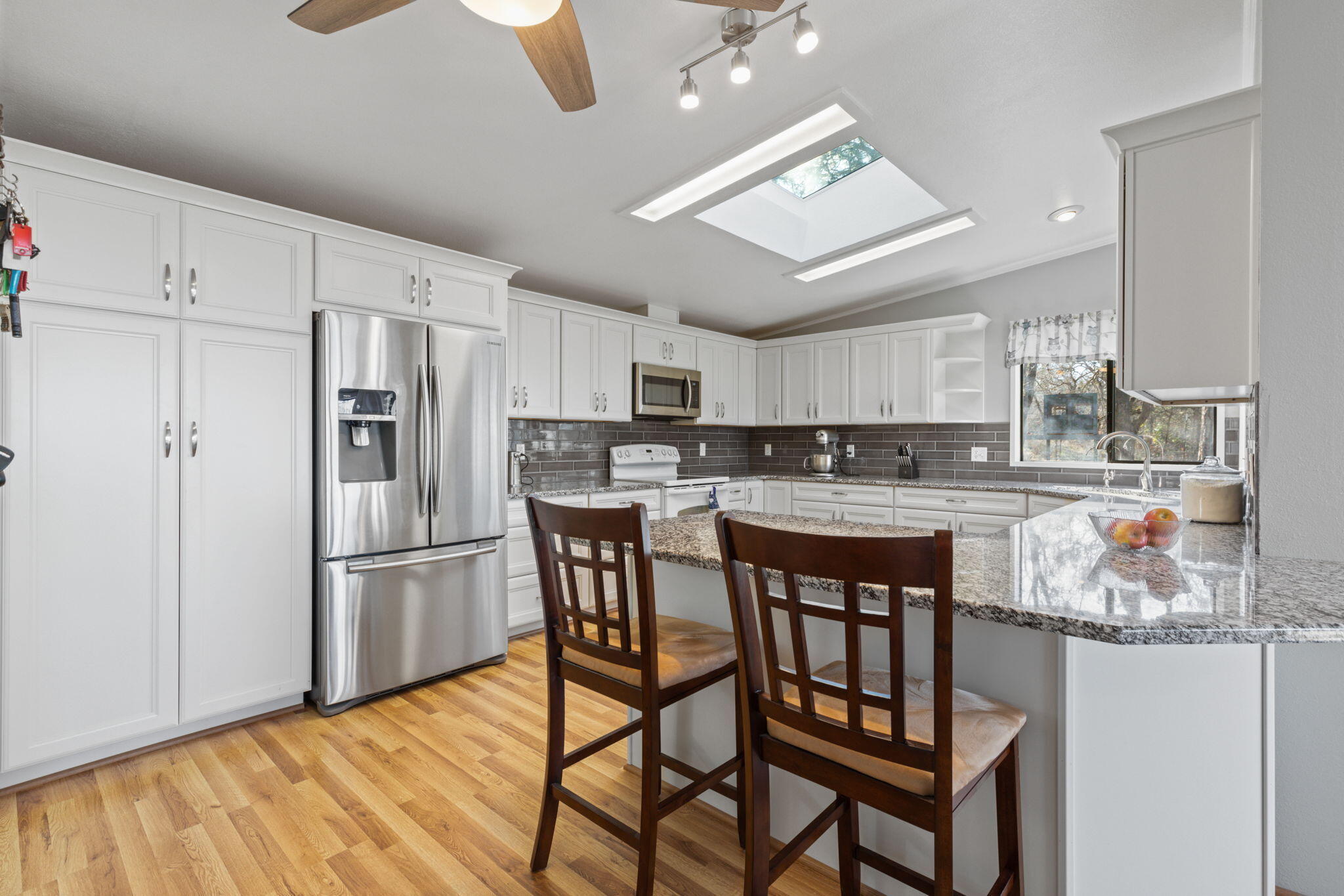 3746 Devils Garden Road Medford, OR 97504 - Photo 3 of 33 Beautiful remodel with granite, wood laminate. Ask for complete list.