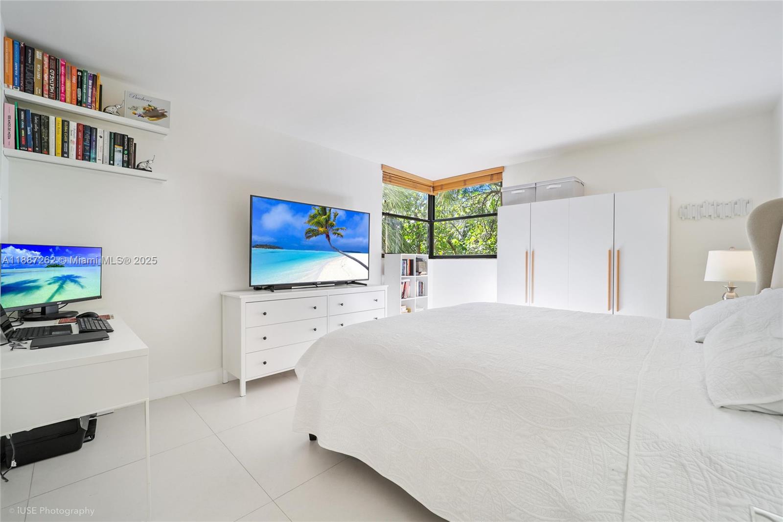 55 Ocean Ln Drive, Unit 3020 Key Biscayne, FL 33149 - Photo 7 of 17 Primary Bedroom