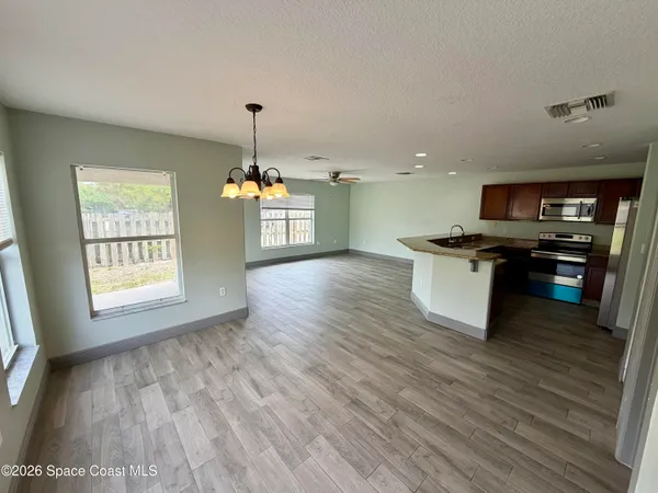 $2,000 | 915 Twisting Branch Court, Melbourne, FL 32935