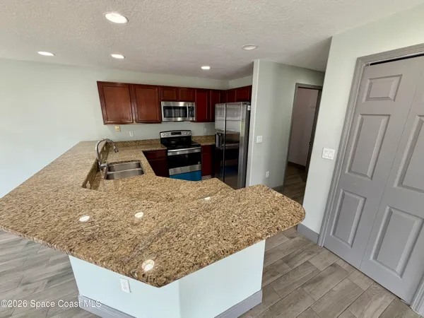 $2,000 | 915 Twisting Branch Court, Melbourne, FL 32935