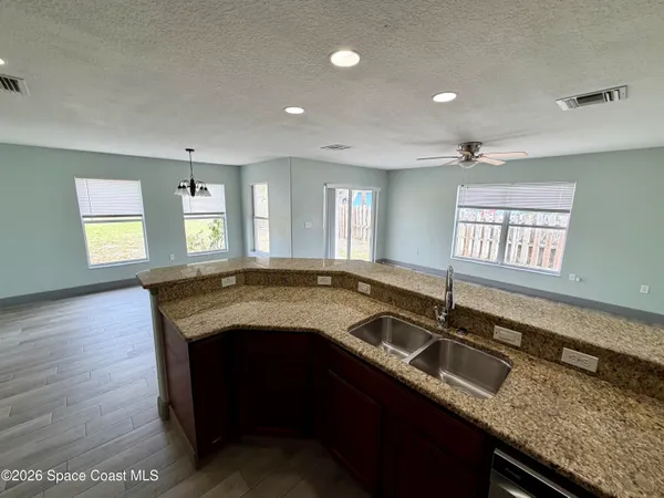 $2,000 | 915 Twisting Branch Court, Melbourne, FL 32935