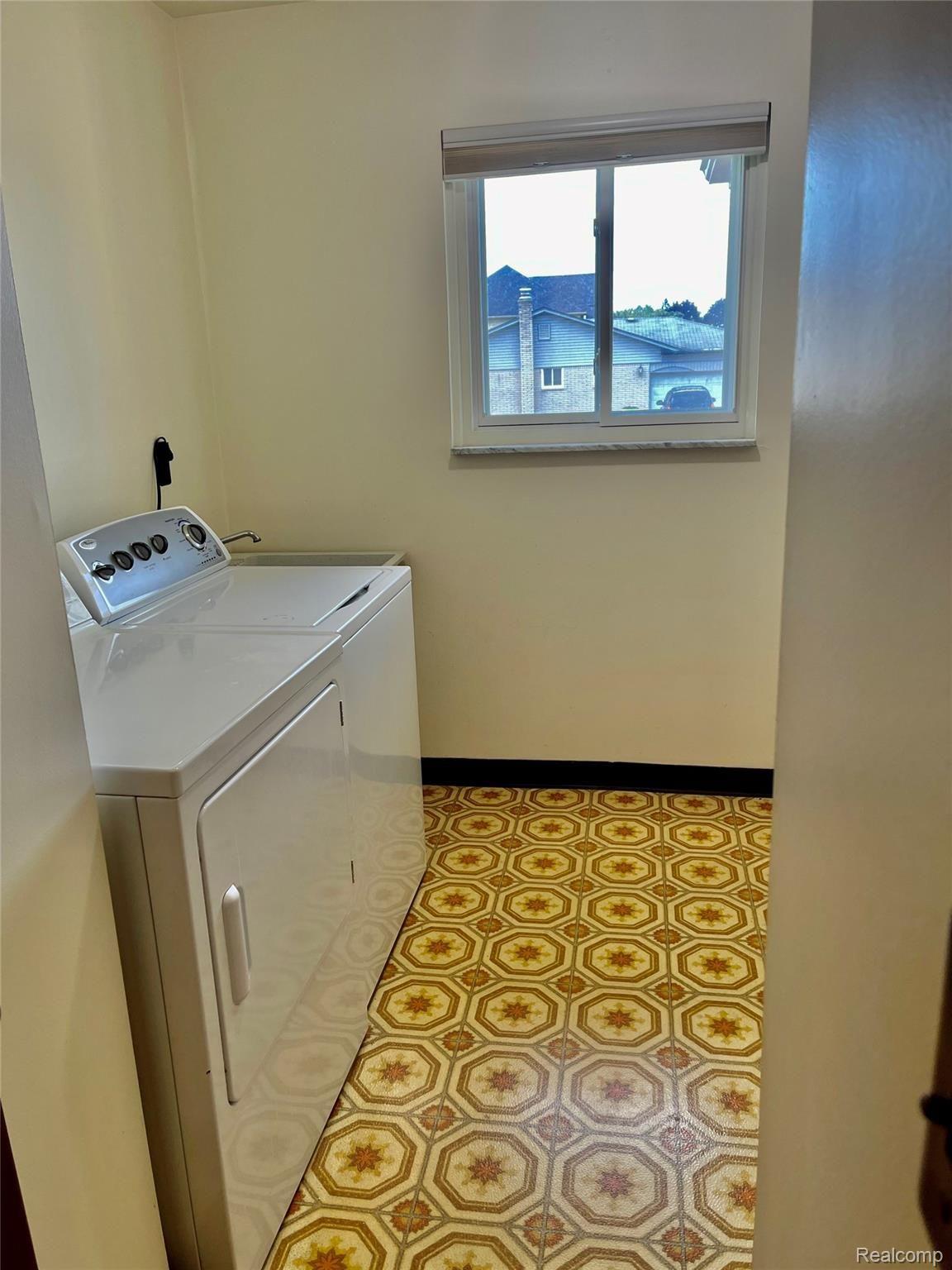 37481 Ryan Road Sterling Heights, MI 48310 - Photo 29 of 47 Laundry washer dryer.jpg