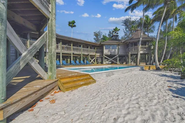 $5,495,000 | 7147 La Lenaire Drive, Longboat Key, FL 34228