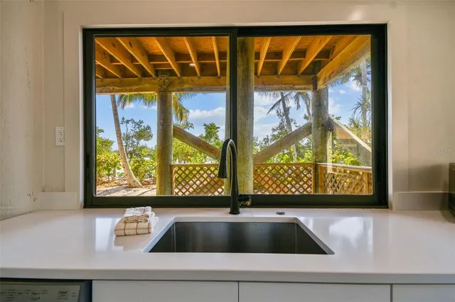 $5,495,000 | 7147 La Lenaire Drive, Longboat Key, FL 34228