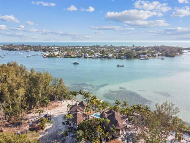 $5,495,000 | 7147 La Lenaire Drive, Longboat Key, FL 34228