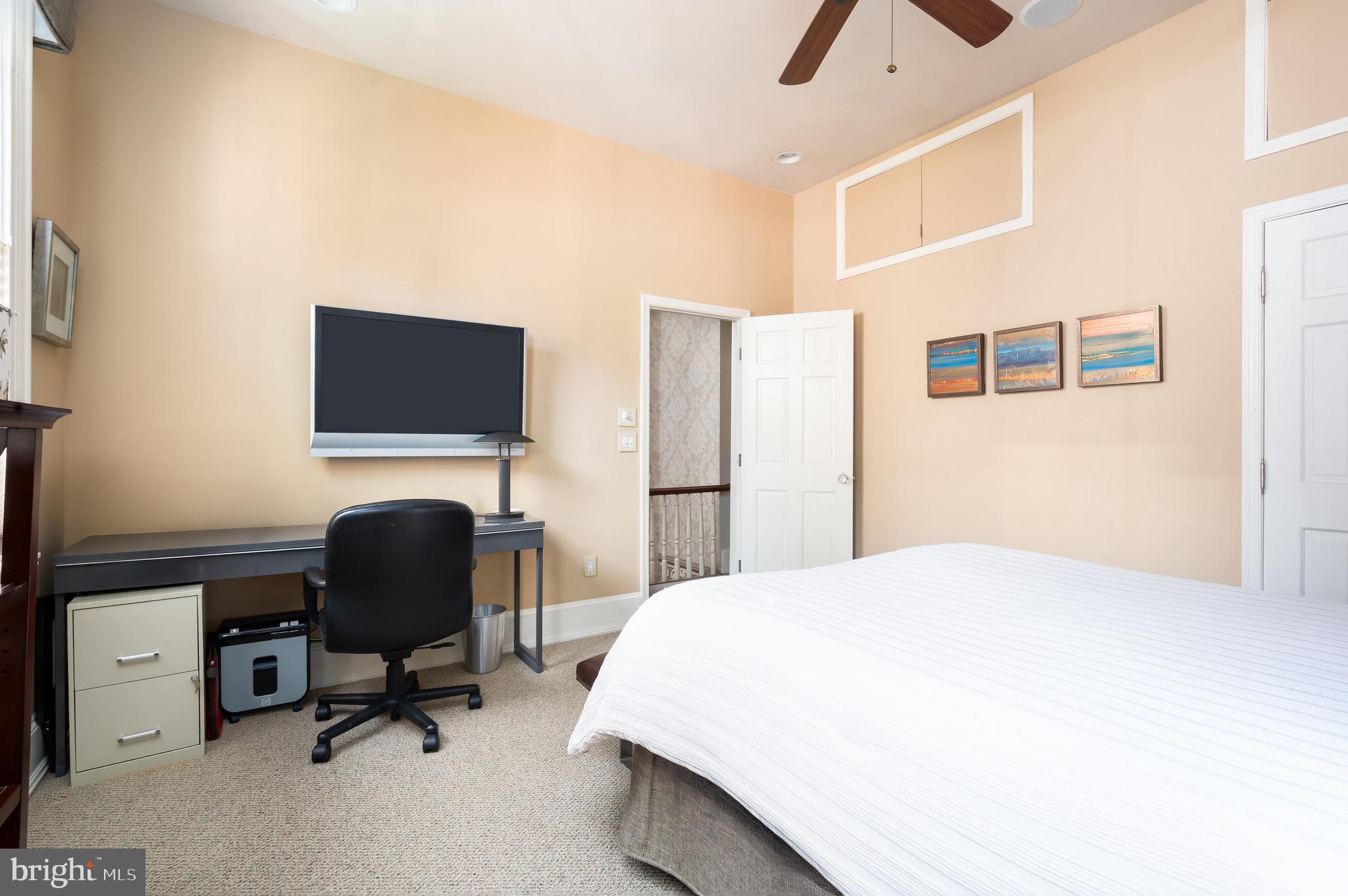 1335 Vermont Avenue Northwest Washington, DC 20005 - Photo 30 of 47 a bedroom with a workspace