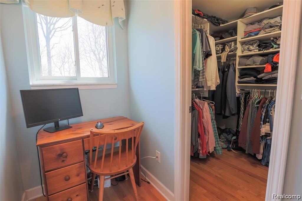 651 Kentucky Drive Rochester, MI 48307 - Photo 23 of 35 Bedroom 1 nook and walk in closet